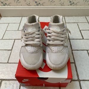 White Nike Huaraches